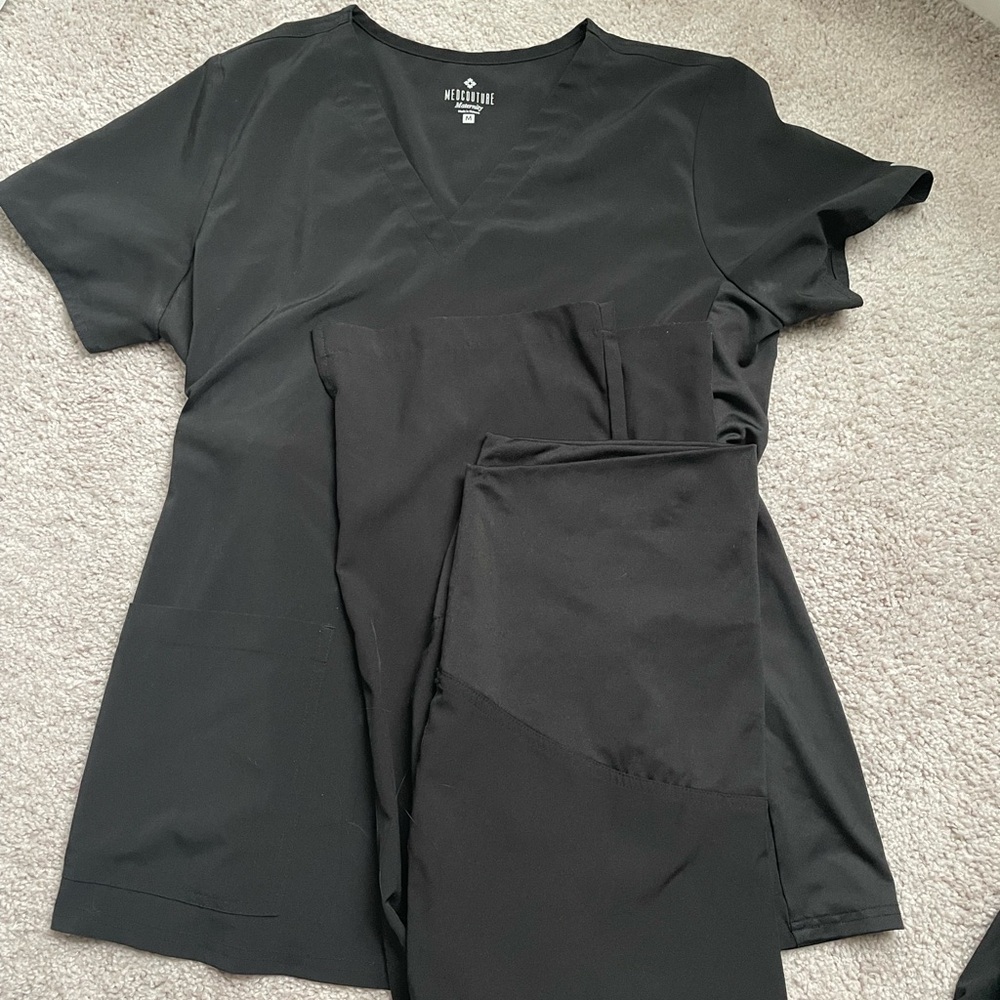 Med couture maternity scrub set!